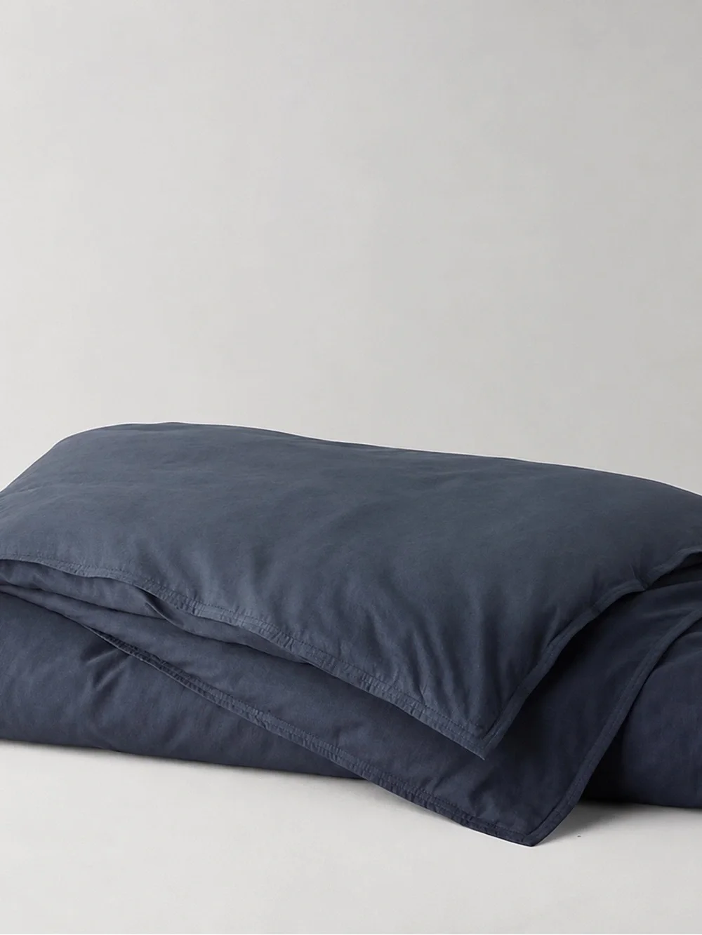 RH TEEN NAVY BLUE VINTAGE-WASHED COTTON DUVET COVER IN TWIN SIZE. (2 AVAILABLE)
